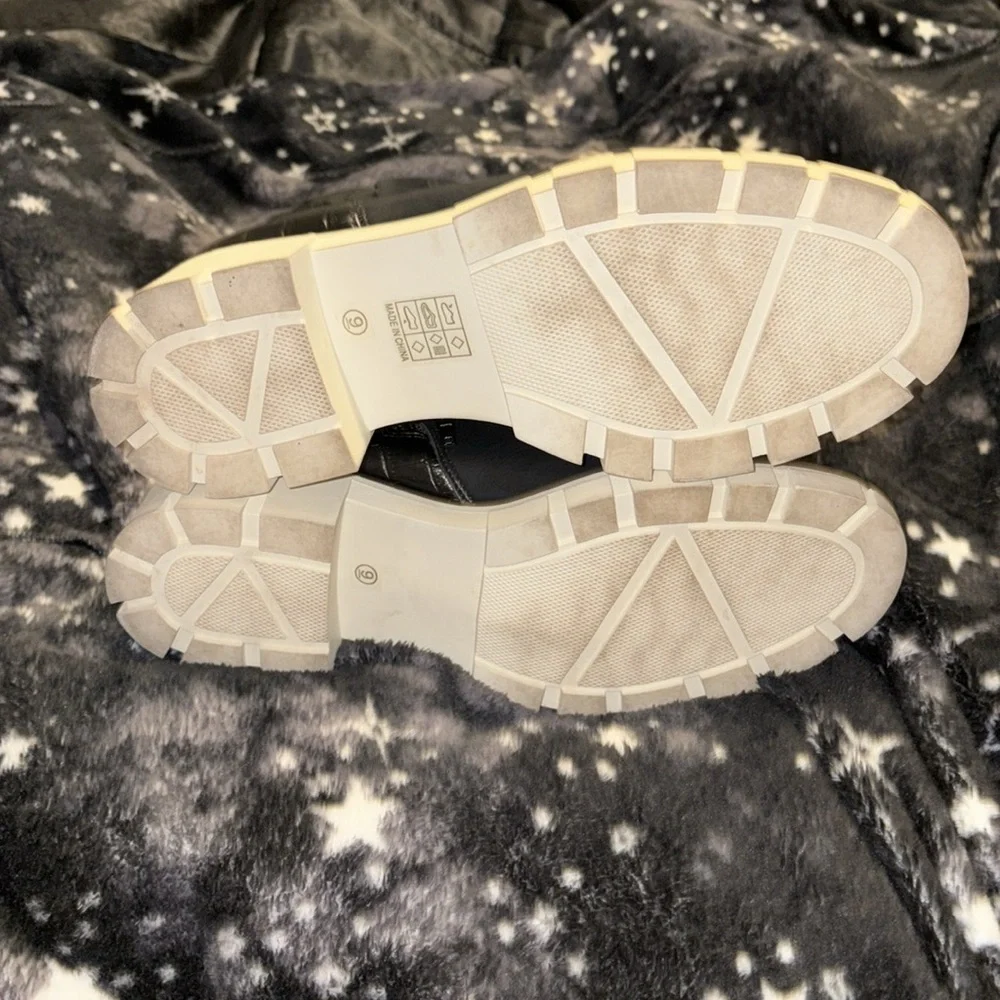 Women’s Faux leather boots size 9 - Picture 3 of 6